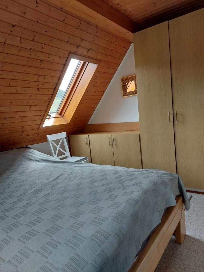 Dachgeschosswohnung Mit Burgblick In Kues 贝恩卡斯特尔-屈斯 外观 照片