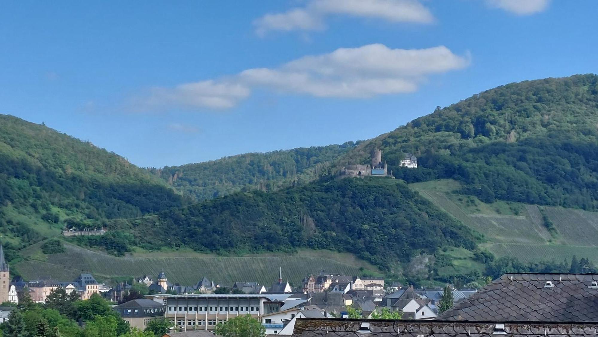 Dachgeschosswohnung Mit Burgblick In Kues 贝恩卡斯特尔-屈斯 外观 照片